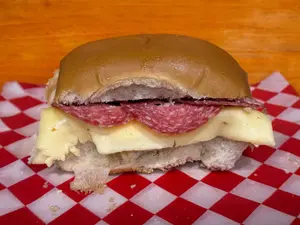 Pebete de salame y queso