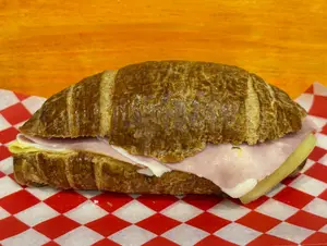 Sacramento con jamón y queso
