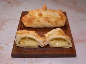 Empanada de cebolla y queso