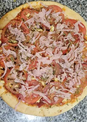 Pizza napolitana con jamón