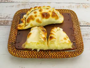 Empanada de cebolla y queso