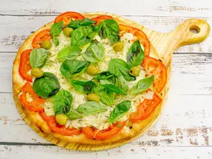 Pizza con albahaca