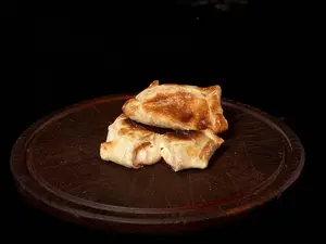 Empanada de muzzarella y jamón