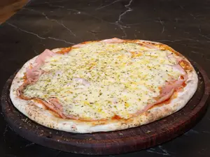 Pizza con jamón
