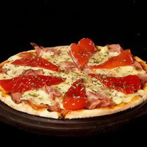 Pizza con jamón y morrones