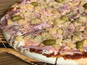 Pizza jamón y ananá