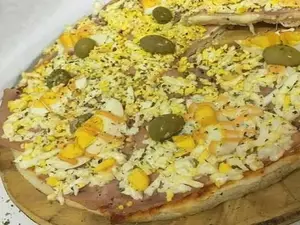 Pizza jamón y huevo