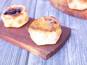 Empanada carne con cheddar