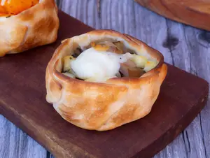 Empanada champi y salsa blanca