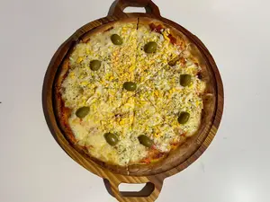 Pizza jamón con huevo