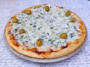 Pizza muzzarella al verdeo