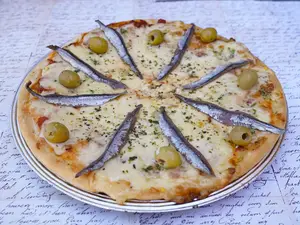 Pizza muzzarella con anchoas