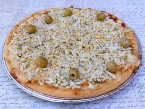 Pizza muzzarella con huevo