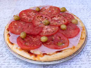 Pizza napolitana con jamón