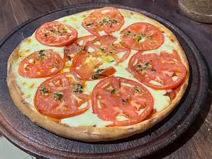 Pizza napolitana con provolone