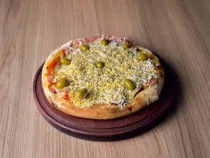 Pizza piedra de jamon y huevo