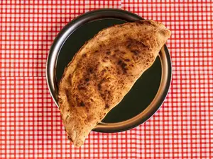 Calzone quattro formaggi