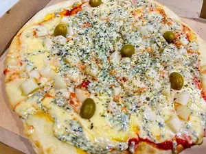 Pizza con palmitos al roquefo