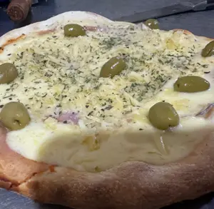 Pizza con provolone