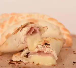 Empanada de jamón y queso
