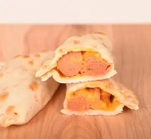Empanada De Salchicha Y Cheddar