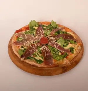 Pizza De Rucula Y Jamon Crudo
