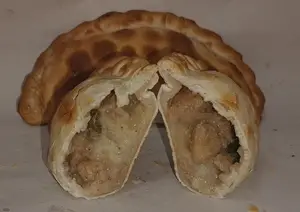 Empanada De Polla Al Verdeo