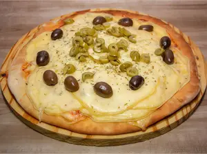 Pizza al provolone