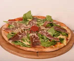 Pizza De Rucula Y Jamon Crudo