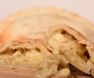 Empanada de Queso y Cebolla