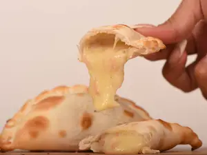 Empanada de Roquefort Muzzarella y Jamón