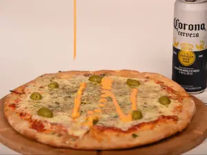 Pizza cuatro quesos