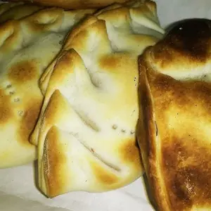 Empanada de queso y cebolla