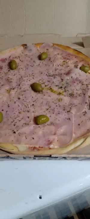 Pizza fugazza con jamon