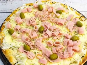 PIZZA FUGAZZETA C/JAMON