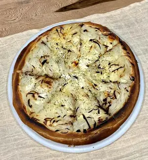 Fugazzeta con jamón