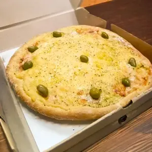 Pizza con provolone