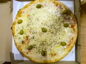 Pizza De Muzzarella