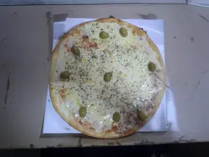 Pizza roquefort con jamón