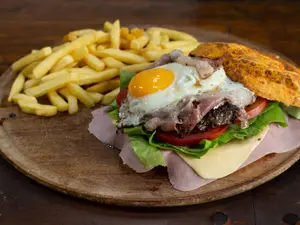 Burger yin completa 3 c/papas
