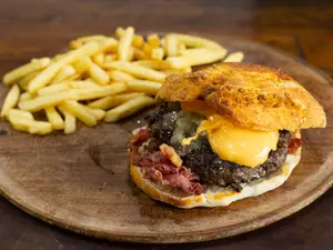 Burger yin extra cheddar 2