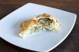 Empanada de cebolla y queso