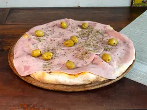 Pizza con jamón