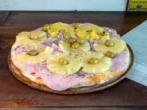 Pizza Con Jamon Y Anana