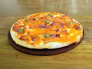 Pizza Con Panceta Y Cheddar