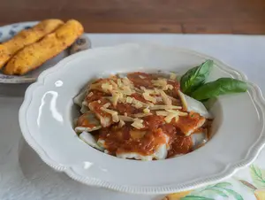 Ravioles caseros con salsa