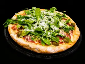 Pizza crudo rúcula y parmesano