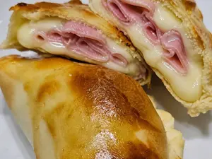 Empanada jamon y queso