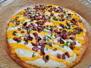 Panceta, chedar y verdeo