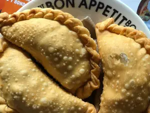 2 EMPANADAS A CUCHILLOS FRITAS